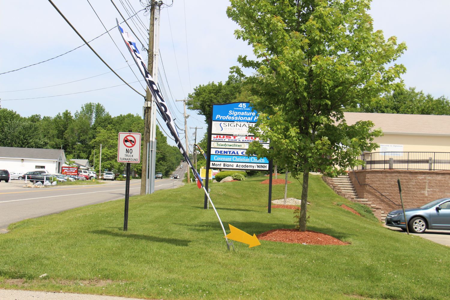 Retail/Office/Commercial For Lease: 45 Londonderry Tpke, Hooksett, NH 03106